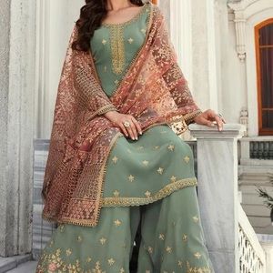 Meet your Posher, Noor closet